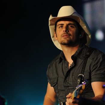 Brad Paisley - Santa Looked a Lot Like Daddy (Brad Paisley Christmas 2006)