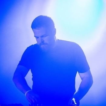 Com Truise - Pyragony