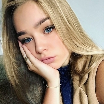 Connie Talbot - Rockin' Around The Christmas Tree
