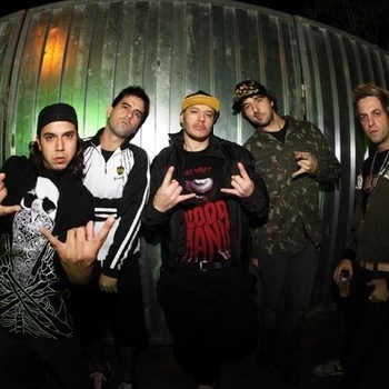 Charlie Brown JR. - Te Levar