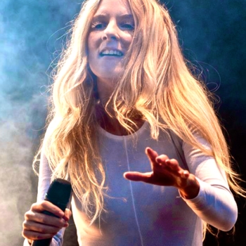 Ionnalee feat Iamamiwhoami - Machinee (Single 2020)