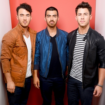Jonas Brothers - I Need You Christmas (2020)