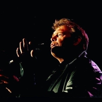 Olivia Newton-John and John Farnham - Summer Nights (Two Strong Hearts 2015)