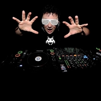 Joachim Garraud - Maximus ft Ze (A Girl & A Gun)