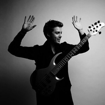 Kyle Eastwood,Michael Stevens - Madibas Theme (Саундтрек из фильма "Непокоренный / Invictus")