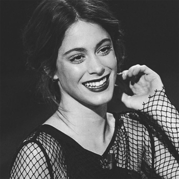 Martina Stoessel - En Mi Mundo (из игры "Just Dance: Disney Party 2")