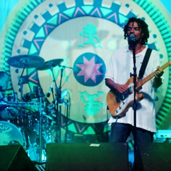 Natiruts feat Toni Garrido - A Sombra da Maldade (Natiruts Reggae Brasil Ao Vivo 2015)