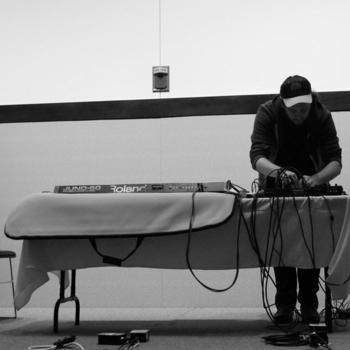 Oneohtrix Point Never - Behind The Bank