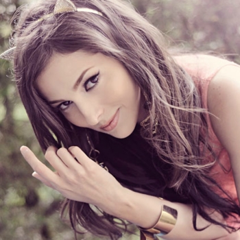 De La Ghetto and El Freaky, Paty Cantu - A Mi Me Gusta