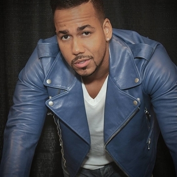 Romeo Santos - Magia Negra (Live) )The King Stays King - Sold Out At Madison Square Garden 2012)