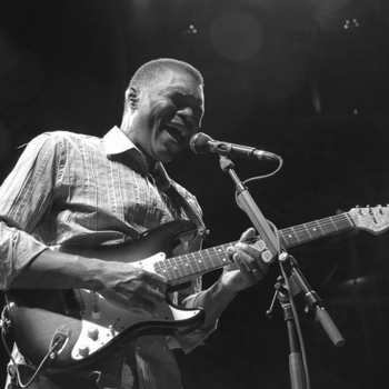 Lee Ritenour and Robert Cray, Joe Bonamassa - Give Me One Reason (6 String Theory 2010)