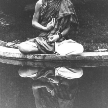 Srila Gurudeva - Damodarashtaka