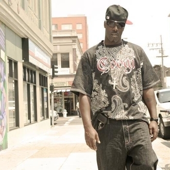Bueno - Around The World (feat. Jacka, Dubb 20 & Stacy)