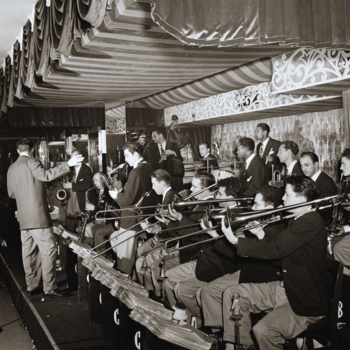 Charlie Barnet and His Orchestra - Flying Home