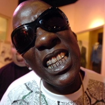 Crunchy Black - Stay Down (feat. Crunchy Black)