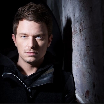 Fedde Le Grand, DJ Tora - Here Comes The Bass