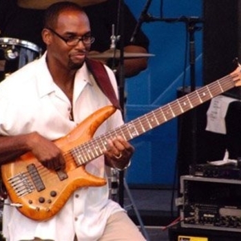 Gerald Veasley - Congo Square (Live) [feat. Pablo Batista]