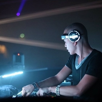 Headhunterz, Sephyx - Defend The Hard