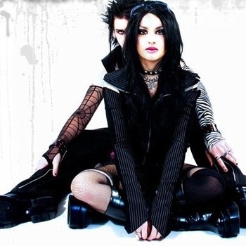 Helalyn Flowers - Alice in My Chamber