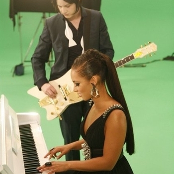 Jack White & Alicia Keys - Another Way To Die ("Quantum of Solace" OST)