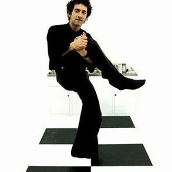 Jona Lewie - Big Shot Momentarily