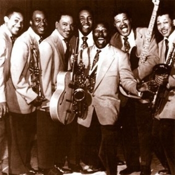 Louis Jordan and His Tympany Five - Ain't That Just Like a Woman