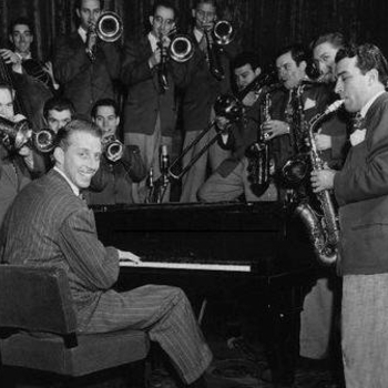 Les Brown and His Orchestra - Whole World Is Singing My Song