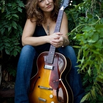 Lisa Mills - I Don't Want to Be Happy