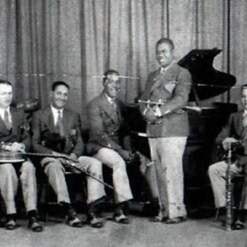 Louis Armstrong And His Orchestra - Girl of My Dreams