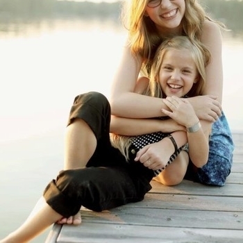 Lennon Stella & Maisy Stella - Ho Hey
