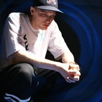 Lewi White feat. Ed Sheeran, Yasmin, Griminal & Devlin - Young Guns