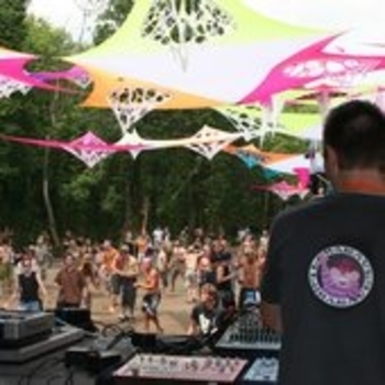 Lunarave - Pow Wow (D_Root Remix)