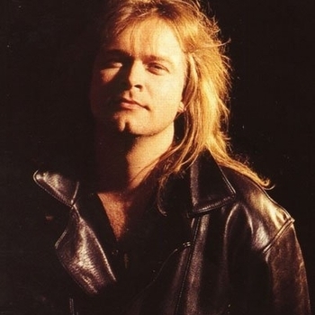 Michael Kiske, Amanda Somerville ℗ 2015 «City Of Heroes» - 02. Walk On Water