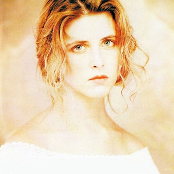 Maria McKee - If Love is a Red Dress (Hang Me in Rags) (мелодиия из фильма "Криминальное чтиво" / "Pulp Fiction")
