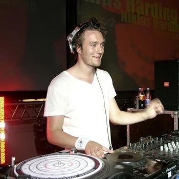 Niklas Harding & Funabashi - Addictive