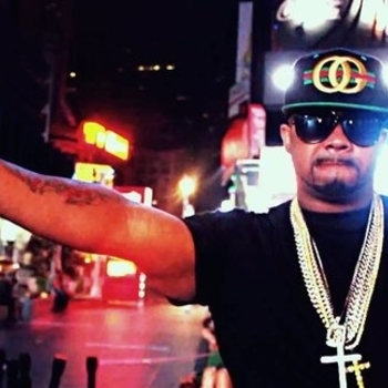 Nino Brown - Legs Shake feat. Pleasure P