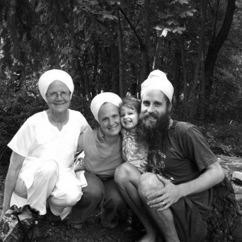 Prabhu Nam Kaur, Snatam Kaur - Lakh Khushiaa