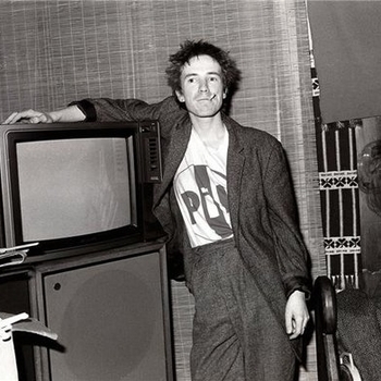 Public Image Ltd. - (This Is Not A) Love Song (Саундтрек из сериала "Голяк \ Brassic")