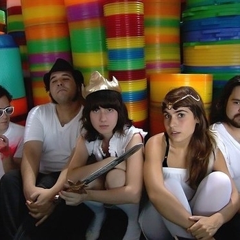 Quiero Club - La Ballena de Fresa Presenta