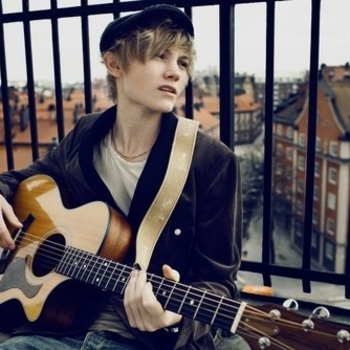Ulrik Munther - Tell The World I'm Here
