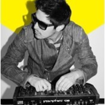 Yinon Yahel - I'm Moving Along (Original Mix) - Yinon Yahel Feat. Maya