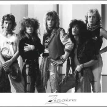 Zinatra - Heat of the Moment