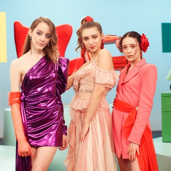Nechaev and Cosmos Girls - Лондон