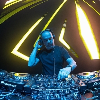 Fonarev - Digital Emotions 136 Guest mix by Alexe...