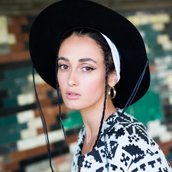 Alina Pash and Brodinski - Accent