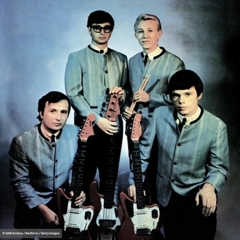 The Trashmen - Dancin with Santa