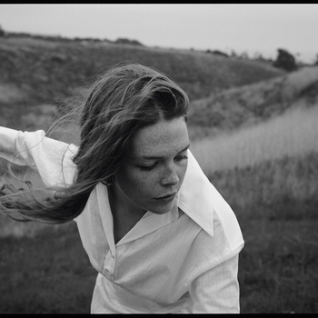 Maggie Rogers - In The Living Room