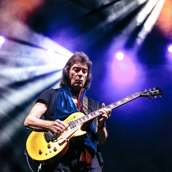 Steve Hackett - Racing In A