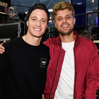 Kygo, Sandro Cavazza - Hold On Me